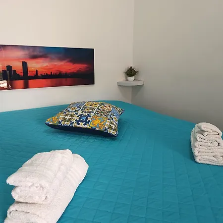 Rosso Corallo A Tre Minuti Dal Mare Disponibile Piano Terra Indipendente Sul Golfo Di Castellammare