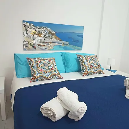 Rosso Corallo A Tre Minuti Dal Mare Disponibile Piano Terra Indipendente Sul Golfo Di Castellammare